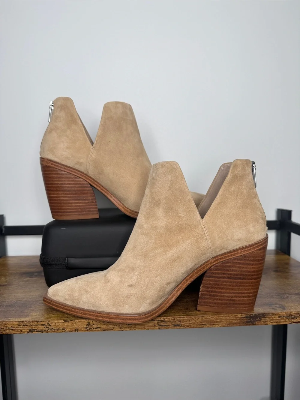Vince Camuto Suede Gigietta Bootie Size 9.5